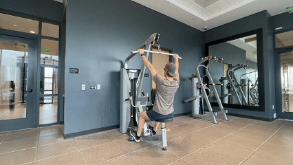 Standard Lat Pulldown demonstration